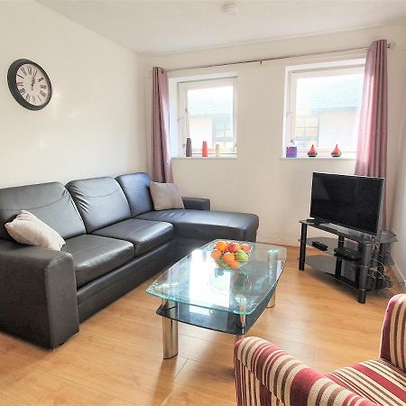 Modern One Bedroom Apt - City Centre & Freeparking Глазго Экстерьер фото